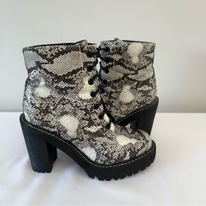 Madden Girl Combat Boots Block Chunky Women Size 8 Platform Lug Sole Lace Up New